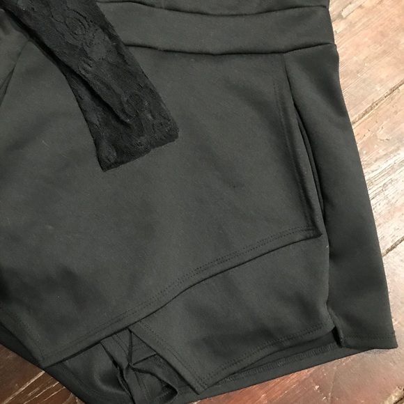 Black plunge neck romper with lace sleeves - Picture 2 of 4